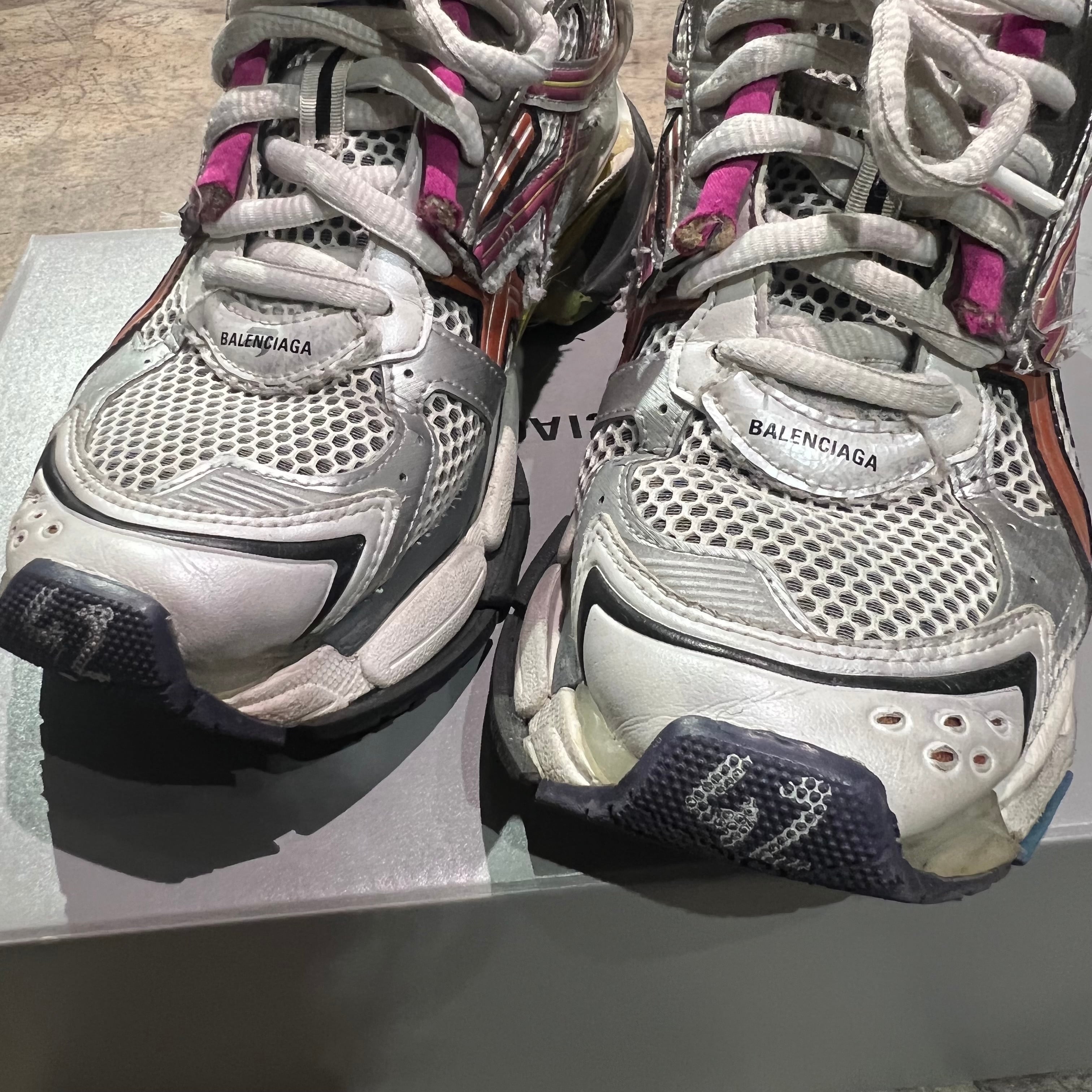 BALENCIAGA バレンシアガ Runner Multi Color ランナー スニーカー 677403 SIZE42 27.5cm  【表参道t07】 | ブランド古着Brooch powered by BASE