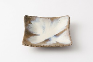 融雪斑唐津正方窪み皿／鳥巣窯 岸田匡啓