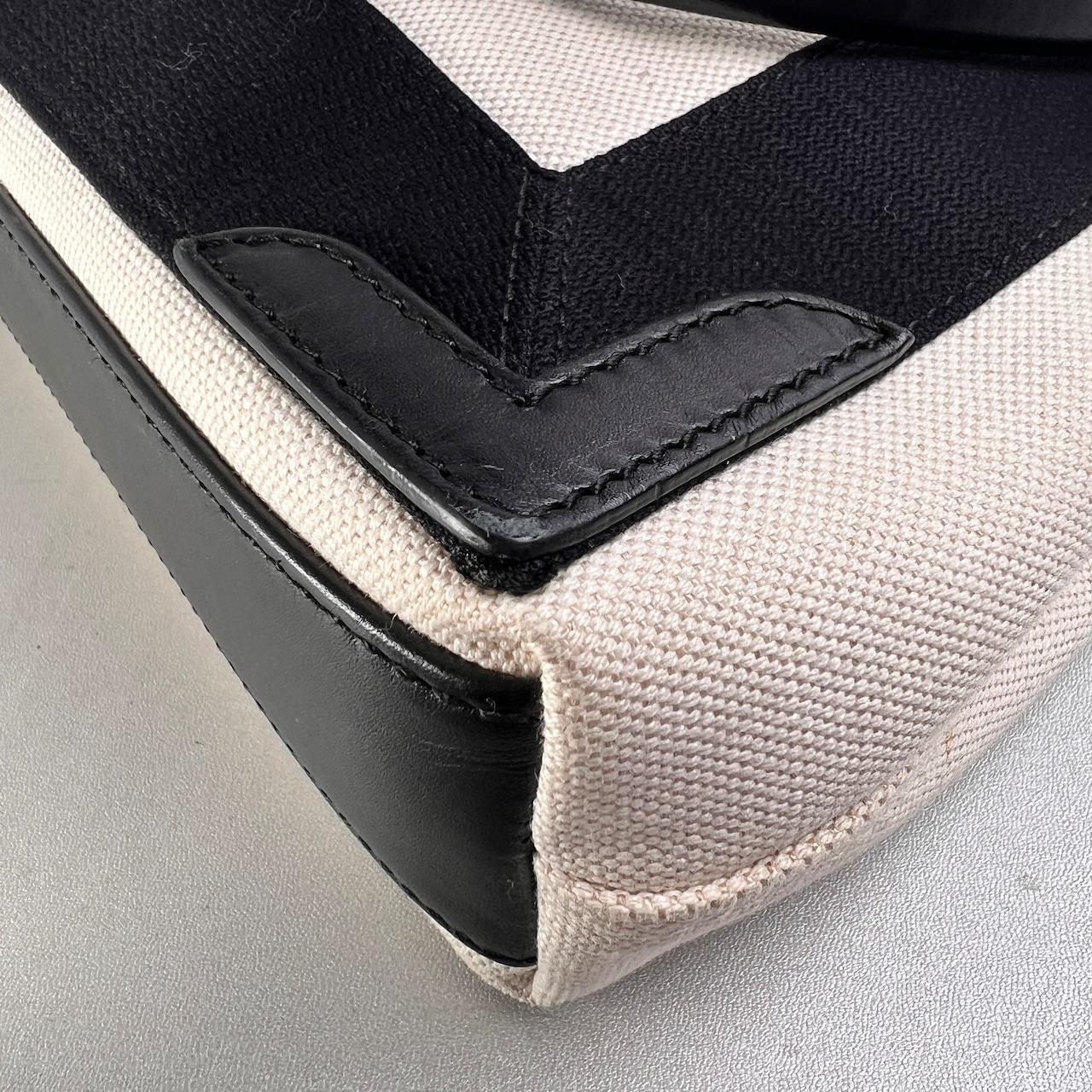 BALENCIAGA バレンシアガ カバス キャンバス トートバッグ 白 A-13640