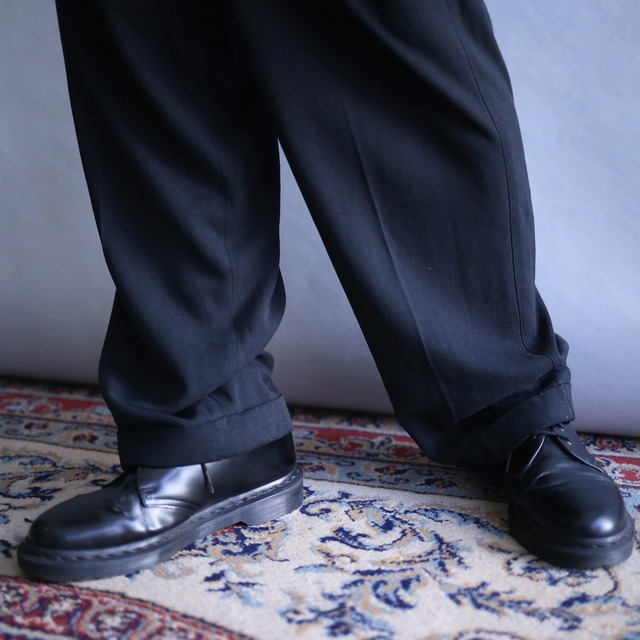 2-tuck tapered silhouette black wide slacks