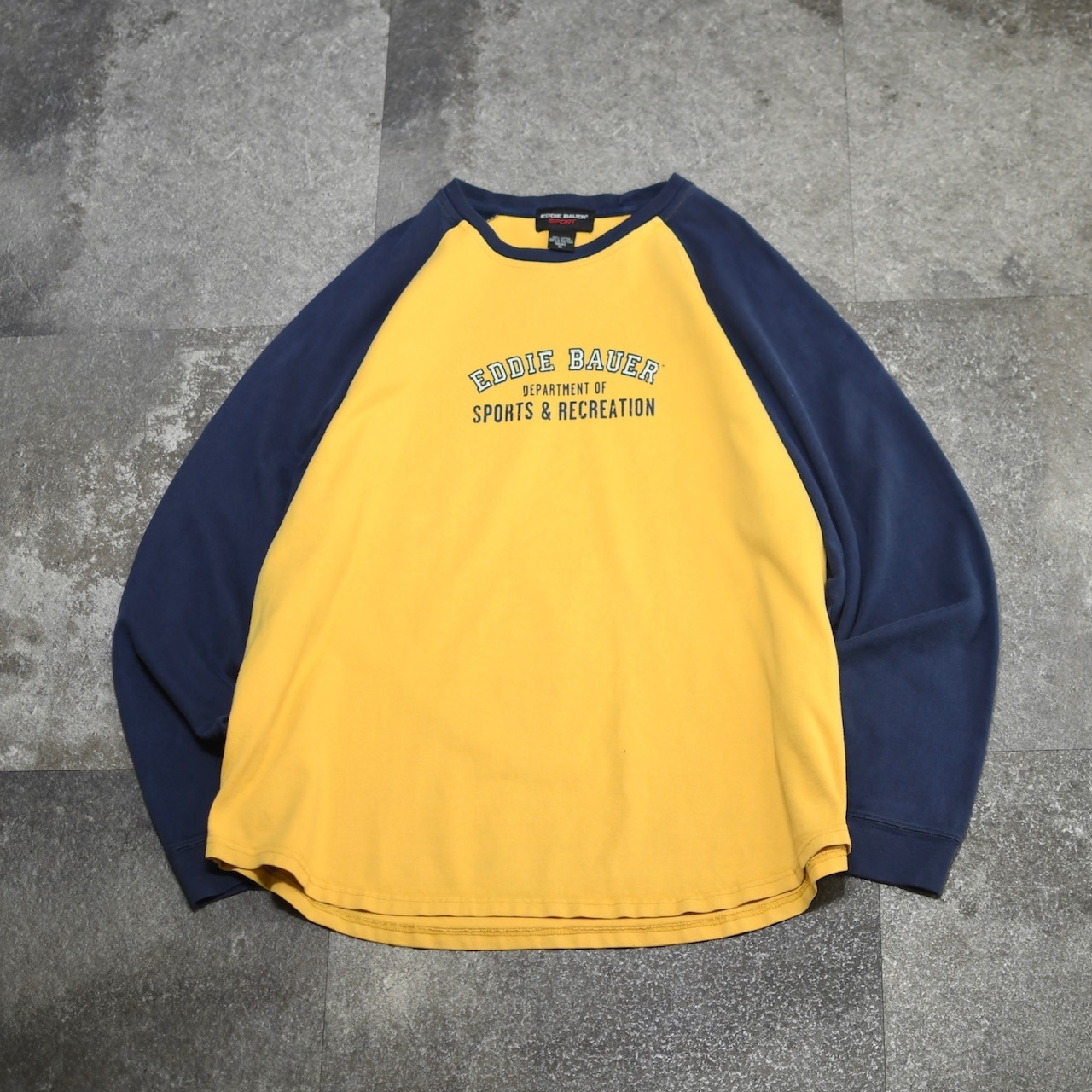 Eddie Bauer sports raglan sleeve tee