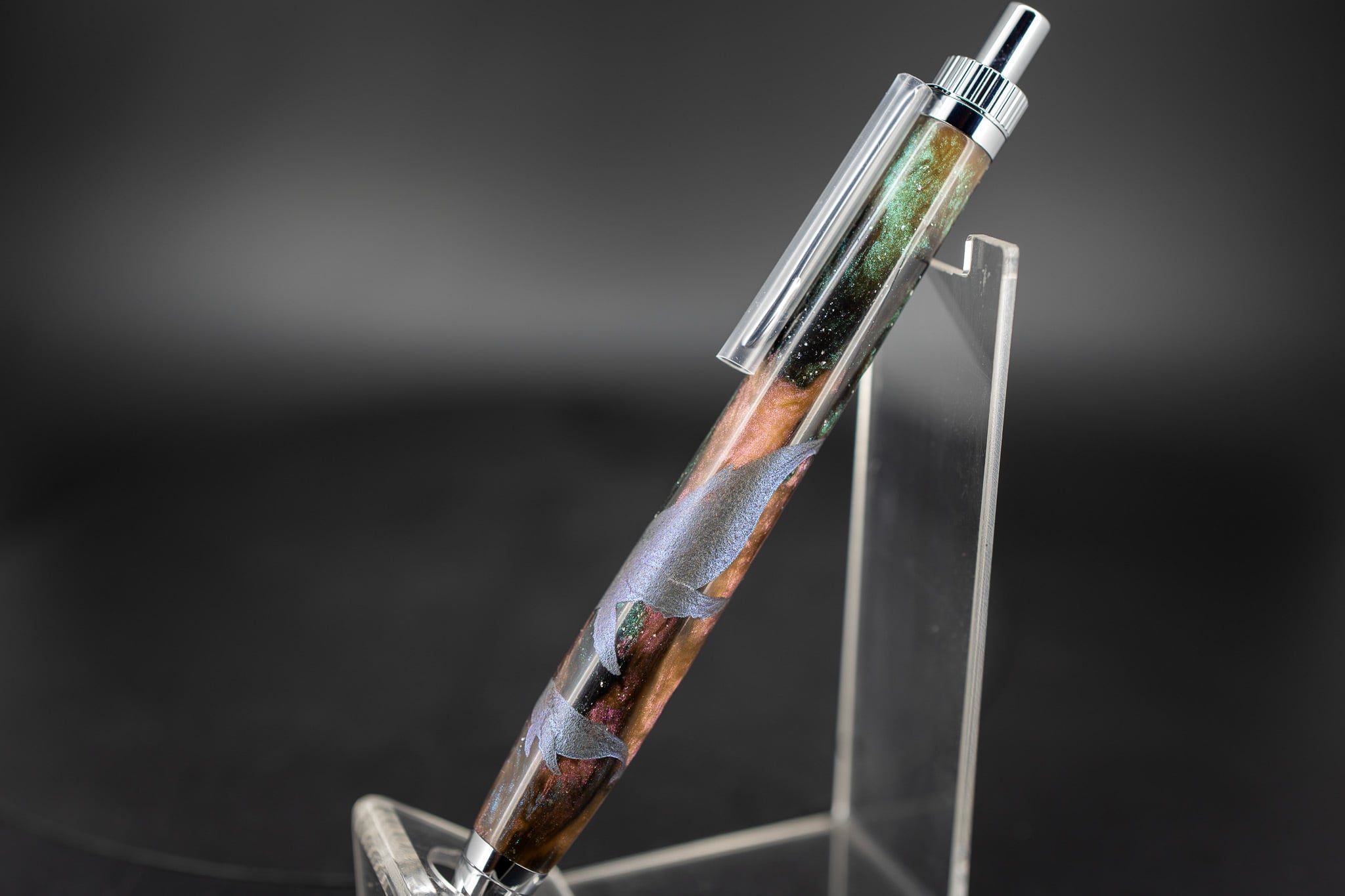 金杢犀 【創造性と透明美】 レジン 漆 沈金 金魚と水草 silver BP 創造性と透明美】 レジン 拭き漆 沈金 勇魚 silver MP | 木軸ペン工房