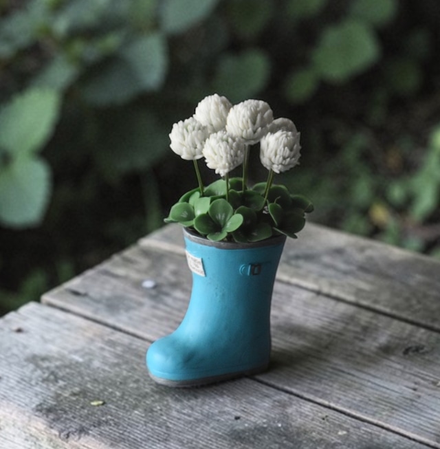 ◆シロツメクサのクレイフラワー◆＊四つ葉クローバー入り｜ミニサイズ・長靴ポット＊枯れない花　S1435