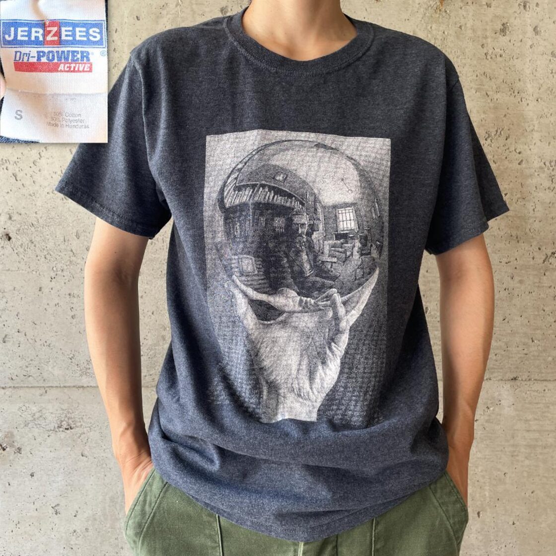 XZ389 00s Tシャツ エッシャー アート ヴィンテージ 写像球体を持つ手 