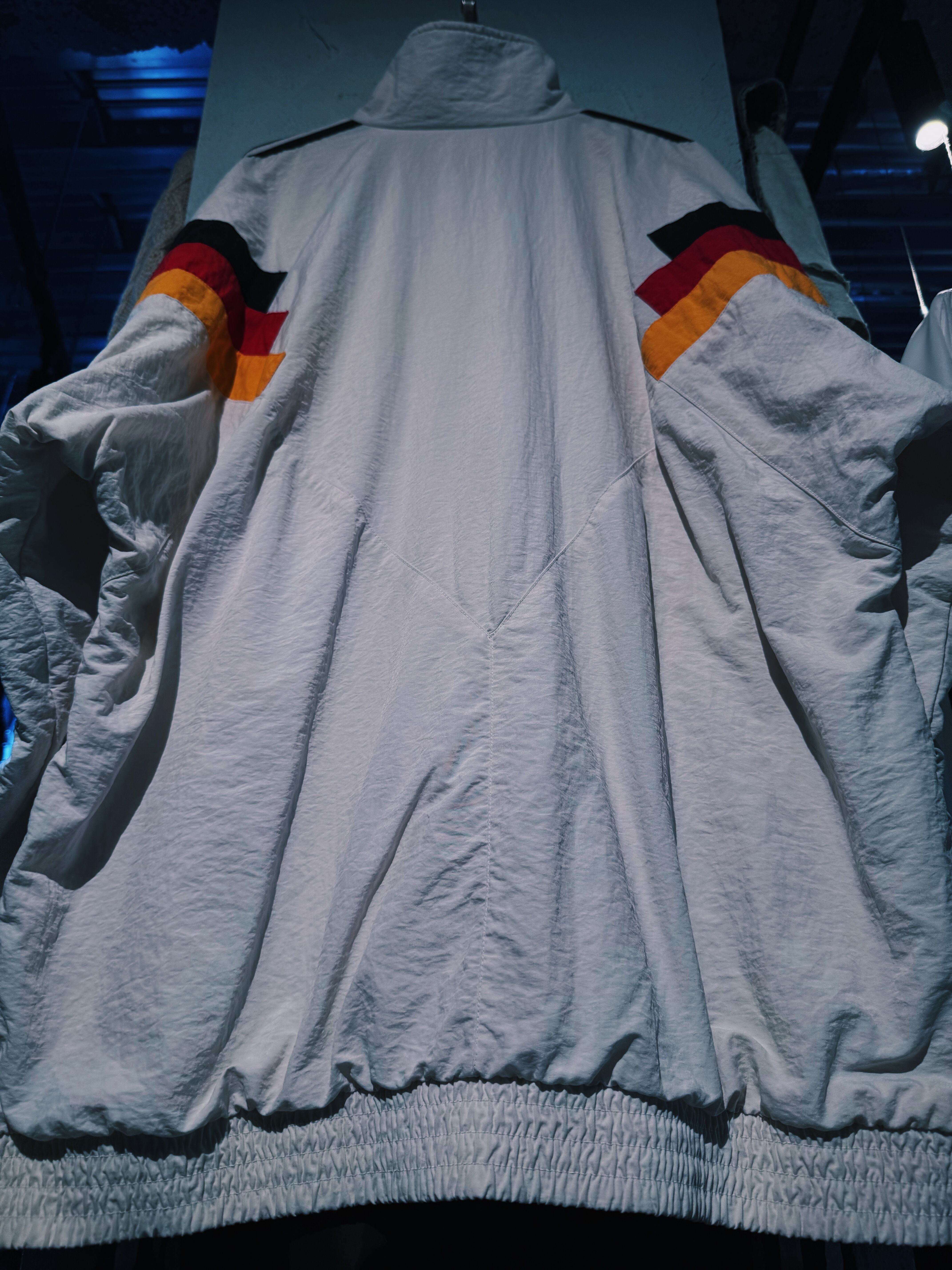 【D4C】80's "ADIDAS" German Football Association switching color nylon