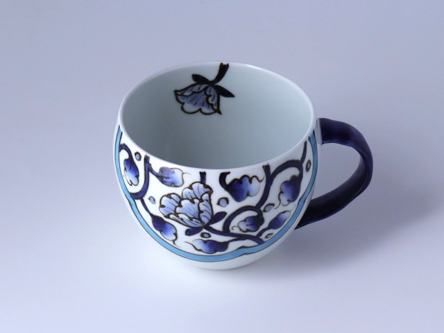 スープマグカップ　藍彩牡丹白抜き ブルー
