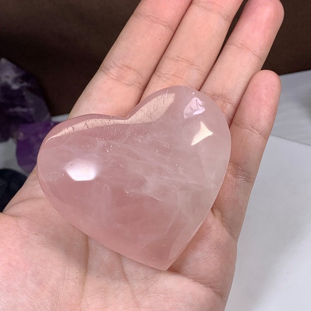 2.可愛いピンク色☆ハートローズクォーツ