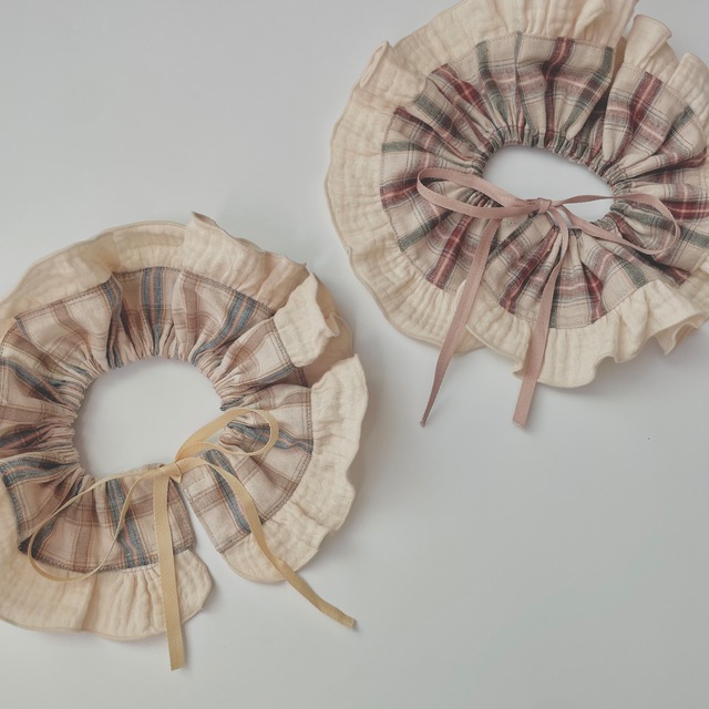 【BIQUET チェックフリルスタイ】お祝いに 小物 / ドッグウェア 犬服　ハンドメイド　ガーゼ