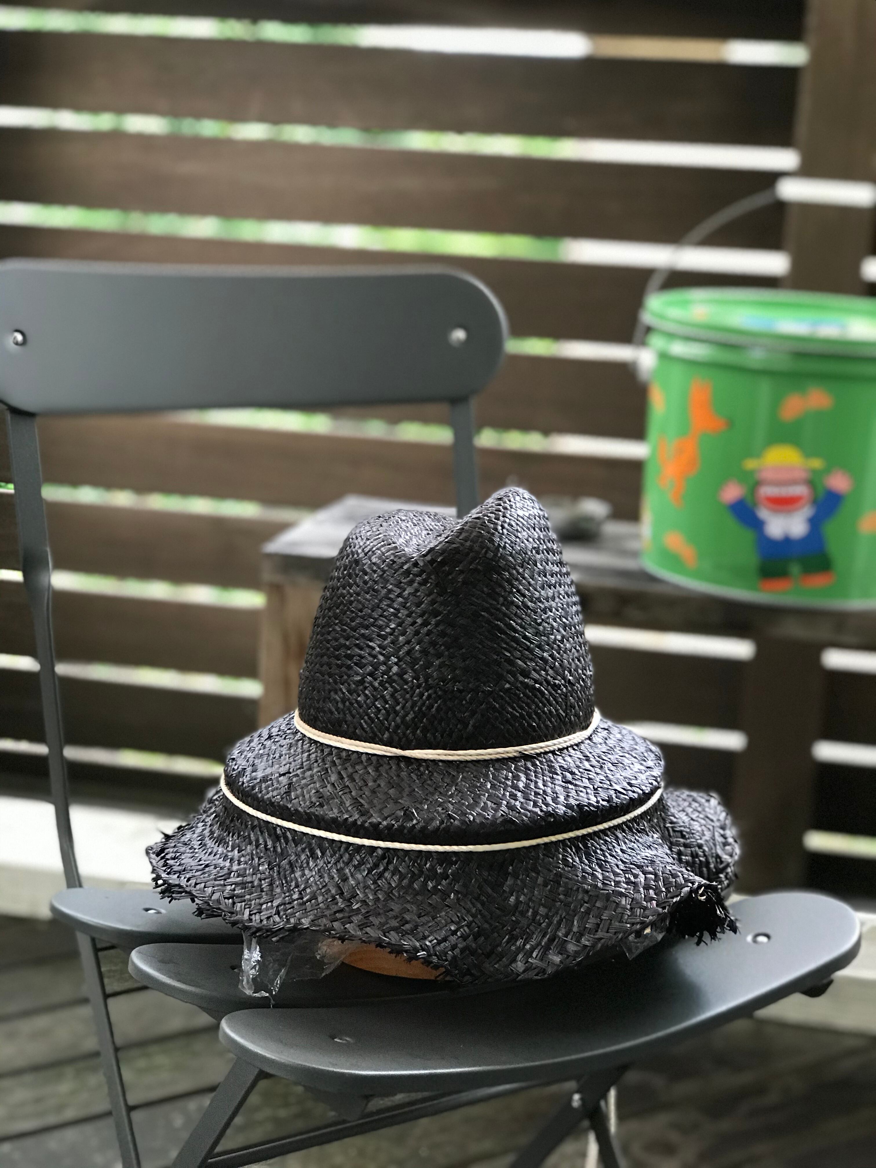 木型で作ったふたこぶの麦わら帽子 | 関口靴工房