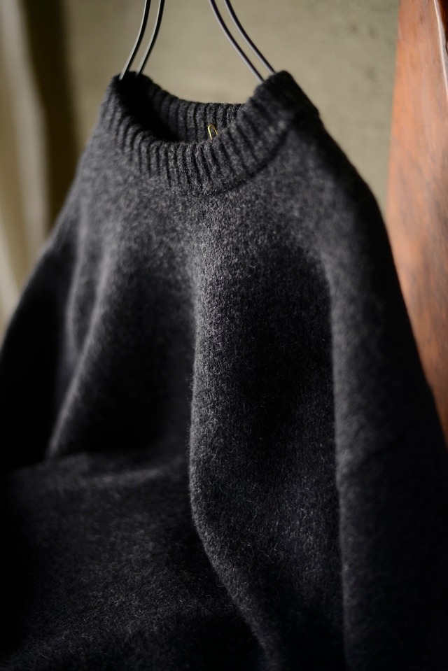 Nikki ESSENTIAL PIECES / Yak felted sweat shirt