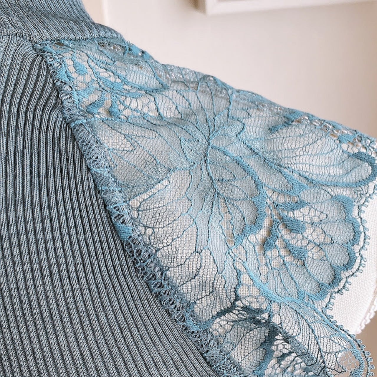 Oscalitoオスカリート リバーレースハイネックトップス ウールシルク サイズ4(L~2L)(11~13号)7611