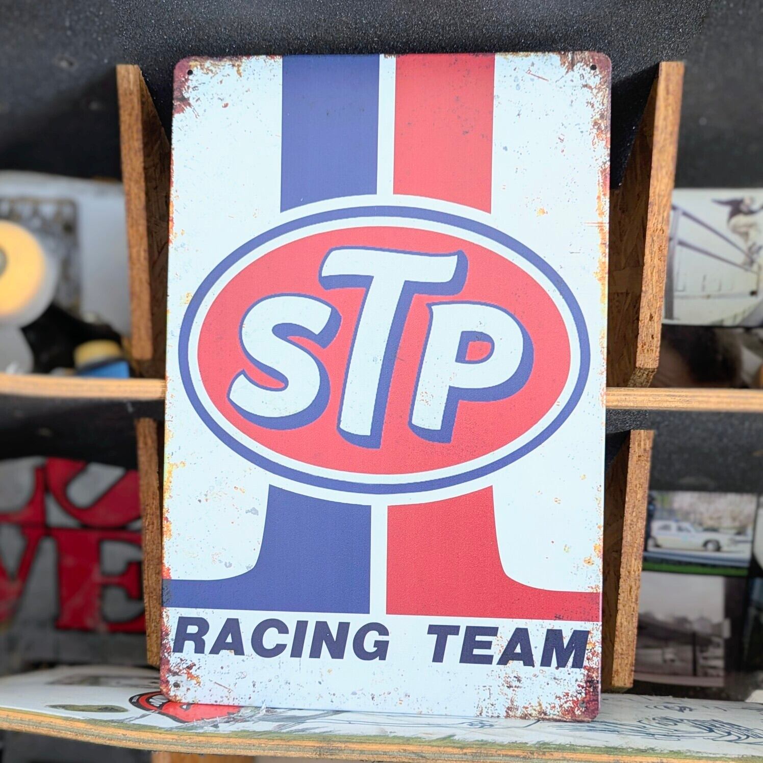送料無料!ちょうどいいブリキ看板 【 STP Scientifically Treated Petroleum ) 】METAL SIGN / メタルサイン / ブリキ看板 / サインボード / ビンテージ加工〚アメリカン雑貨 アメトイ〛