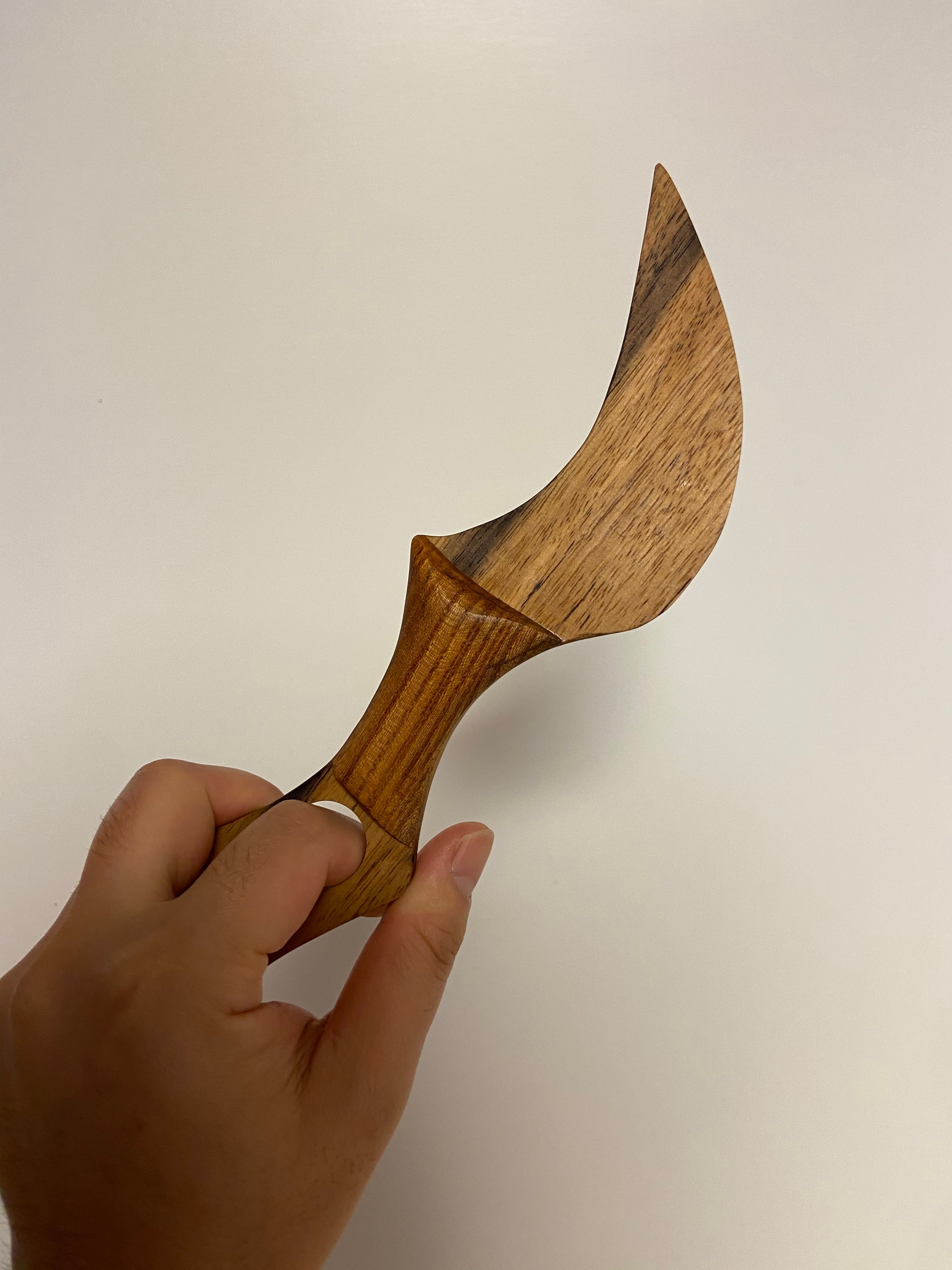 暗殺者が持っていそうなペーパーナイフ | Pay ID