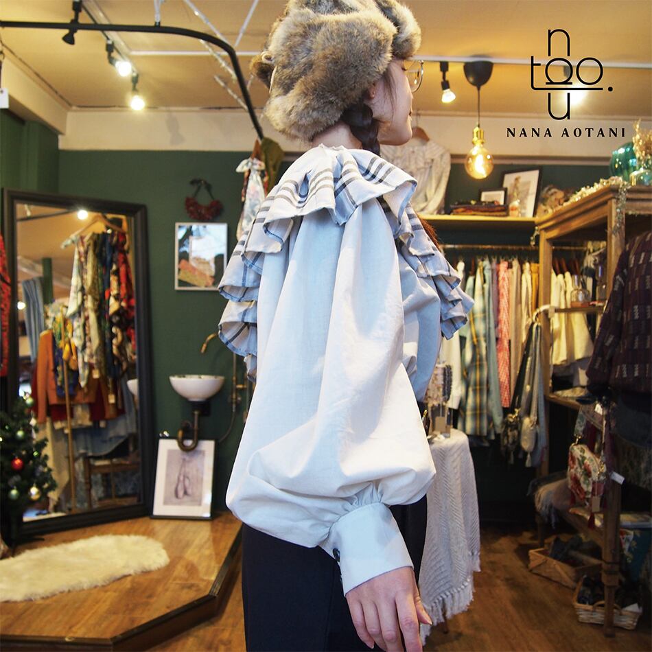 グレーピンタックフリルブラウス | nana aotani