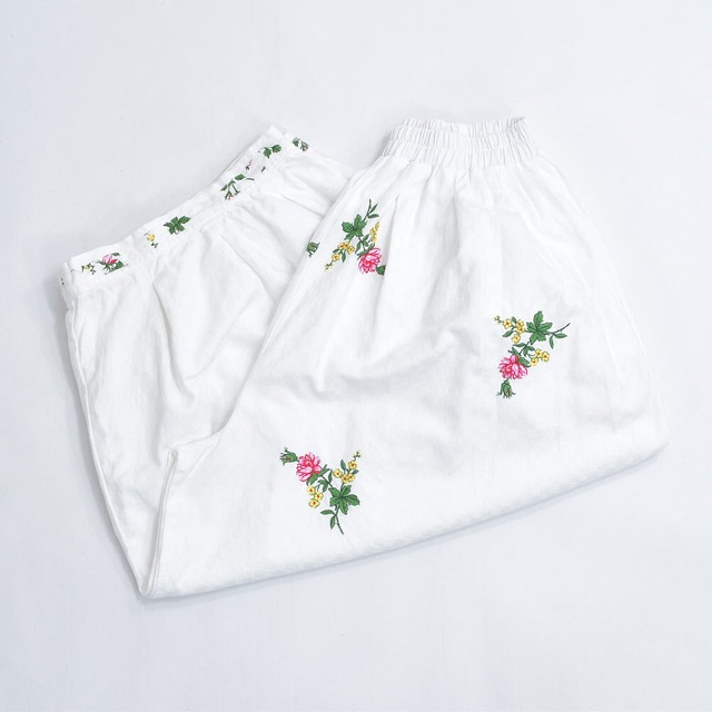 Remake リメイク 再構築 フラワー 刺繍 デザイン バスケット織り スーパーバルーンシルエット イージーパンツ コットン ホワイト 花柄 ユニセックスデザイン W61～105cm