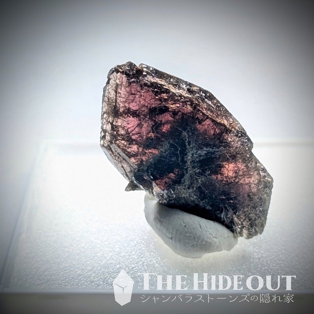 日本国産鉱物標本052 宮崎県臼杵郡日之影町押ヶ八重鉱山産斧石　極上痺れる