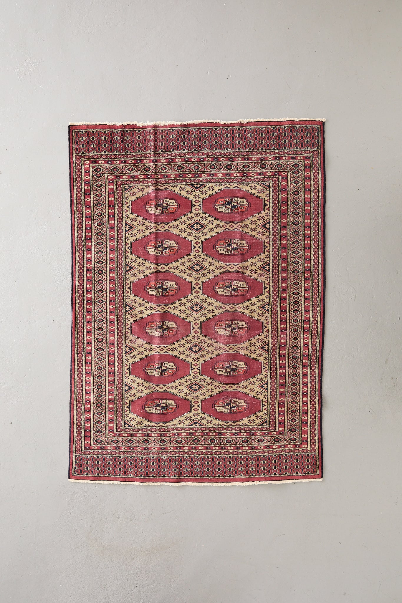 ヴィンテージラグ トライバルラグ パキスタン産（169×119cm）リペア跡あり