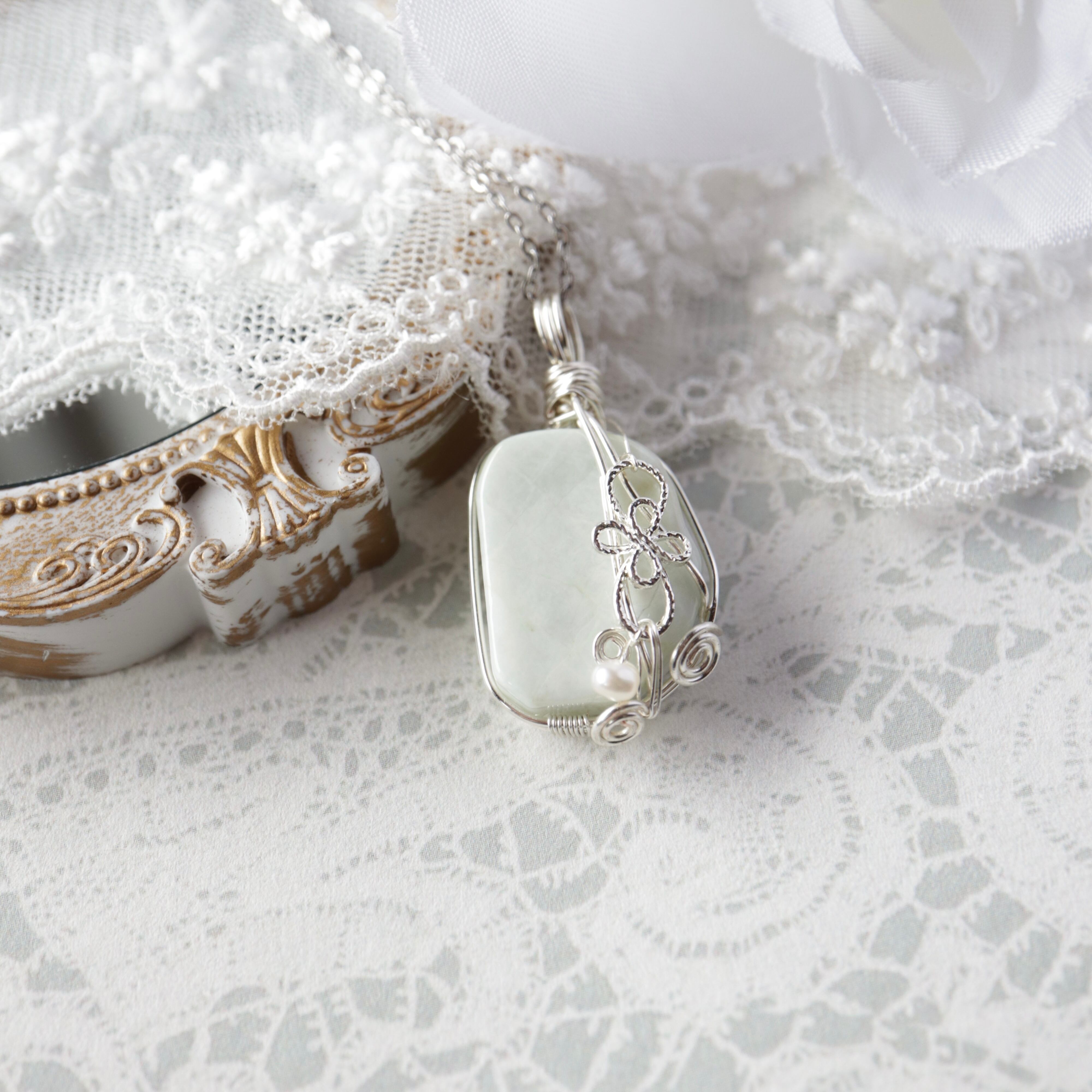 【1点もの】糸魚川翡翠《白風の庭》|やすらぎを映す日本の宝石