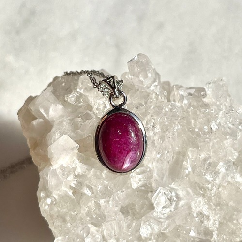 【超美石】ルビー　ペンダント（シルバーチェーンつき）　1178