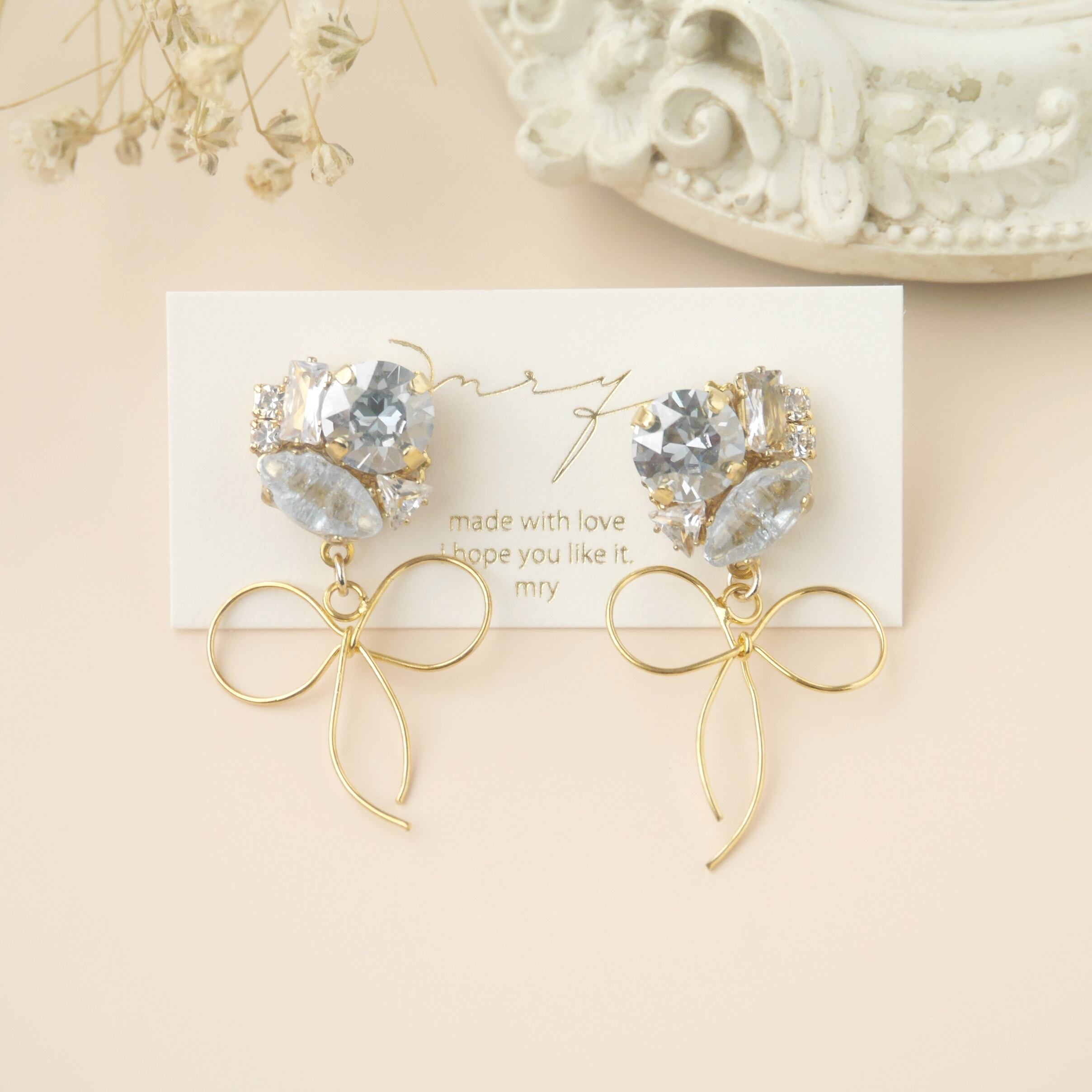 リボンゴールドチャーム スワロフスキー〈ブルー〉