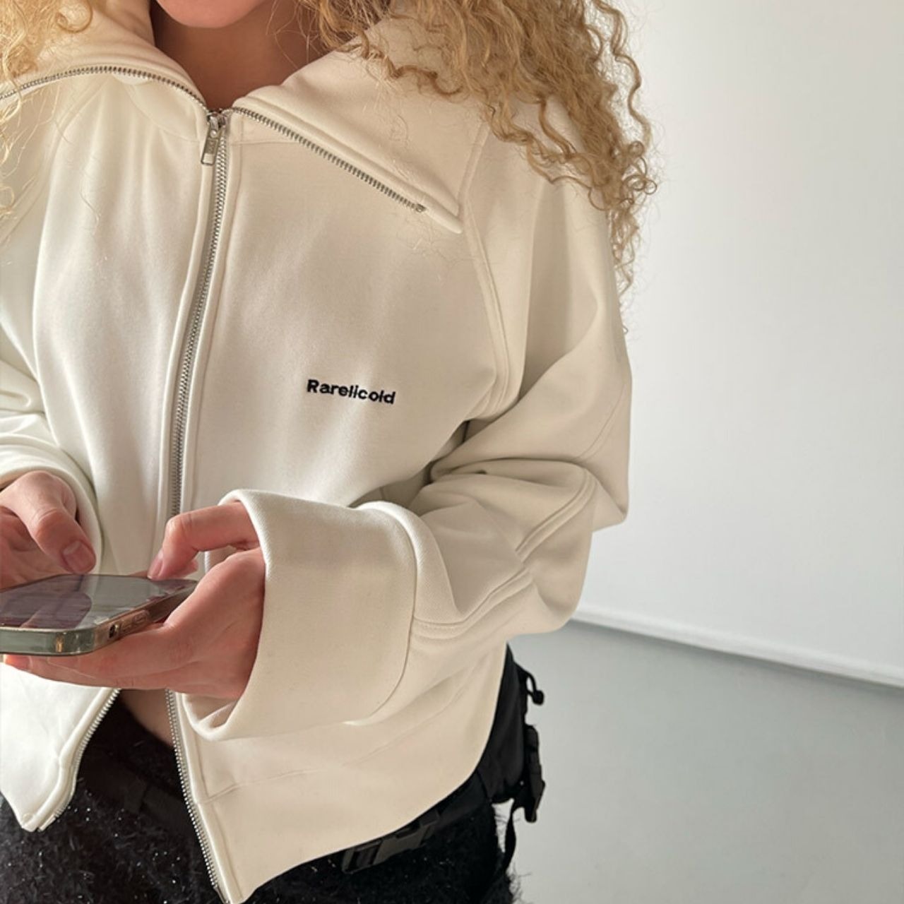 ホワイトショートジップアップスウェット　LT0040055