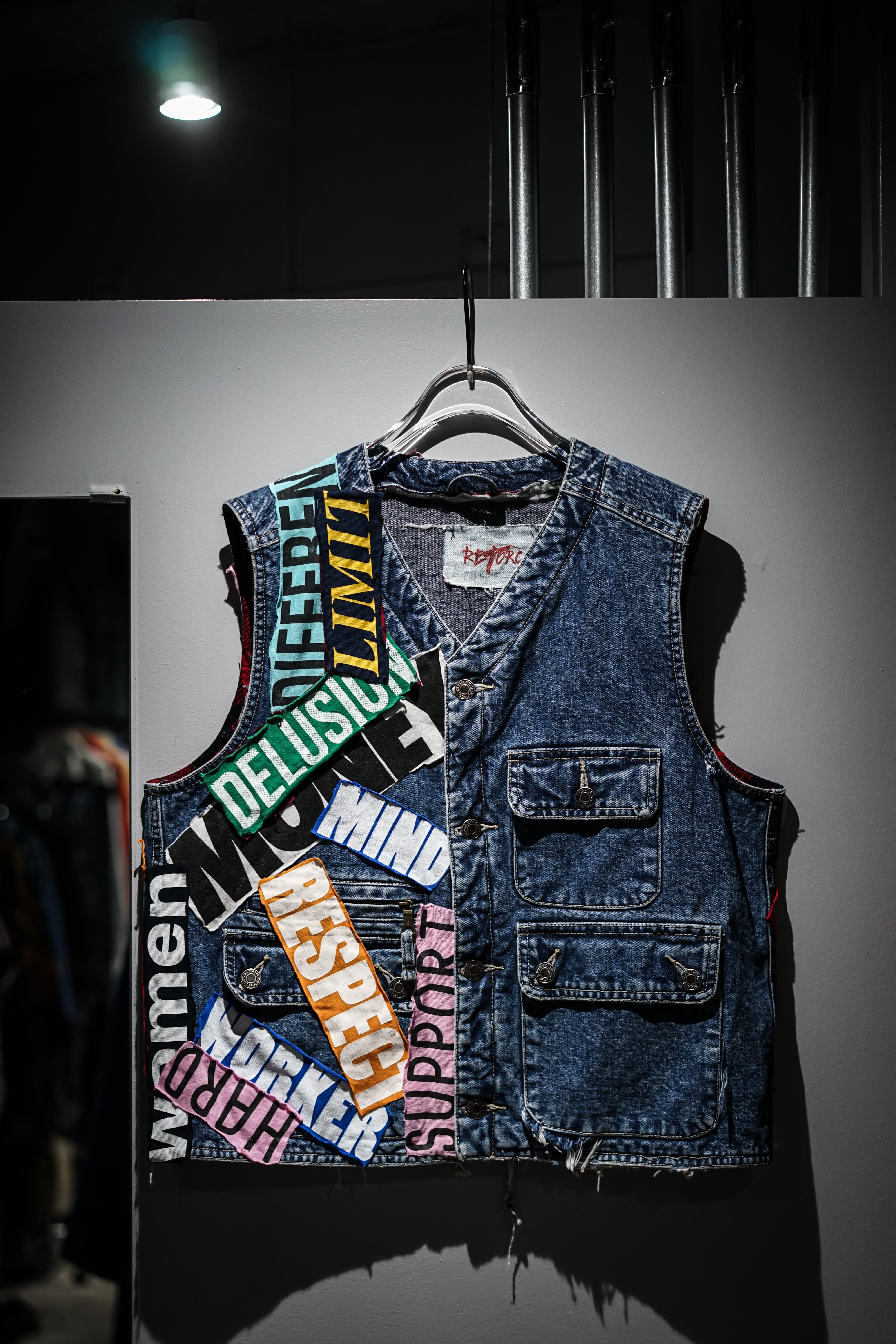 add (C) vintage】Punkish Art Pattern Remake Denim Vest | Caka(カカ 