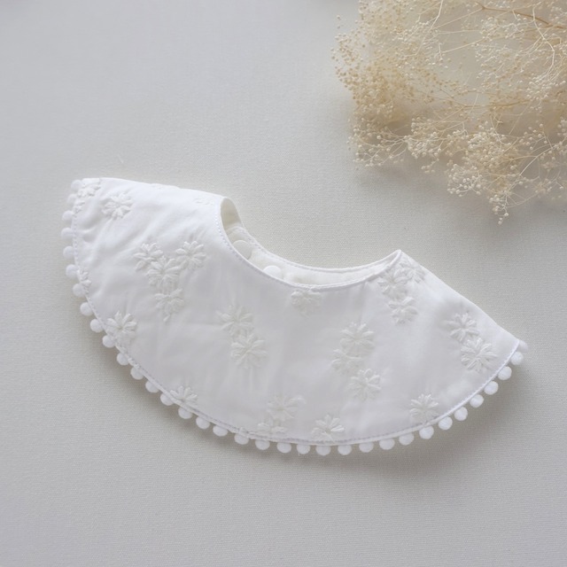 ぽんぽん スタイ デイジー刺繍