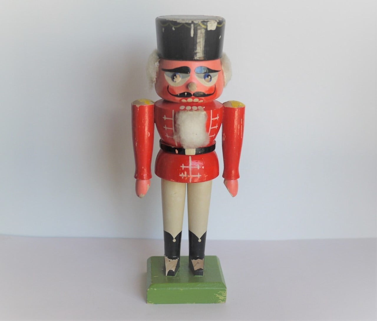 くるみ割り人形 赤い兵士 エルツ 東ドイツDDR | こりすのパン屋Base店