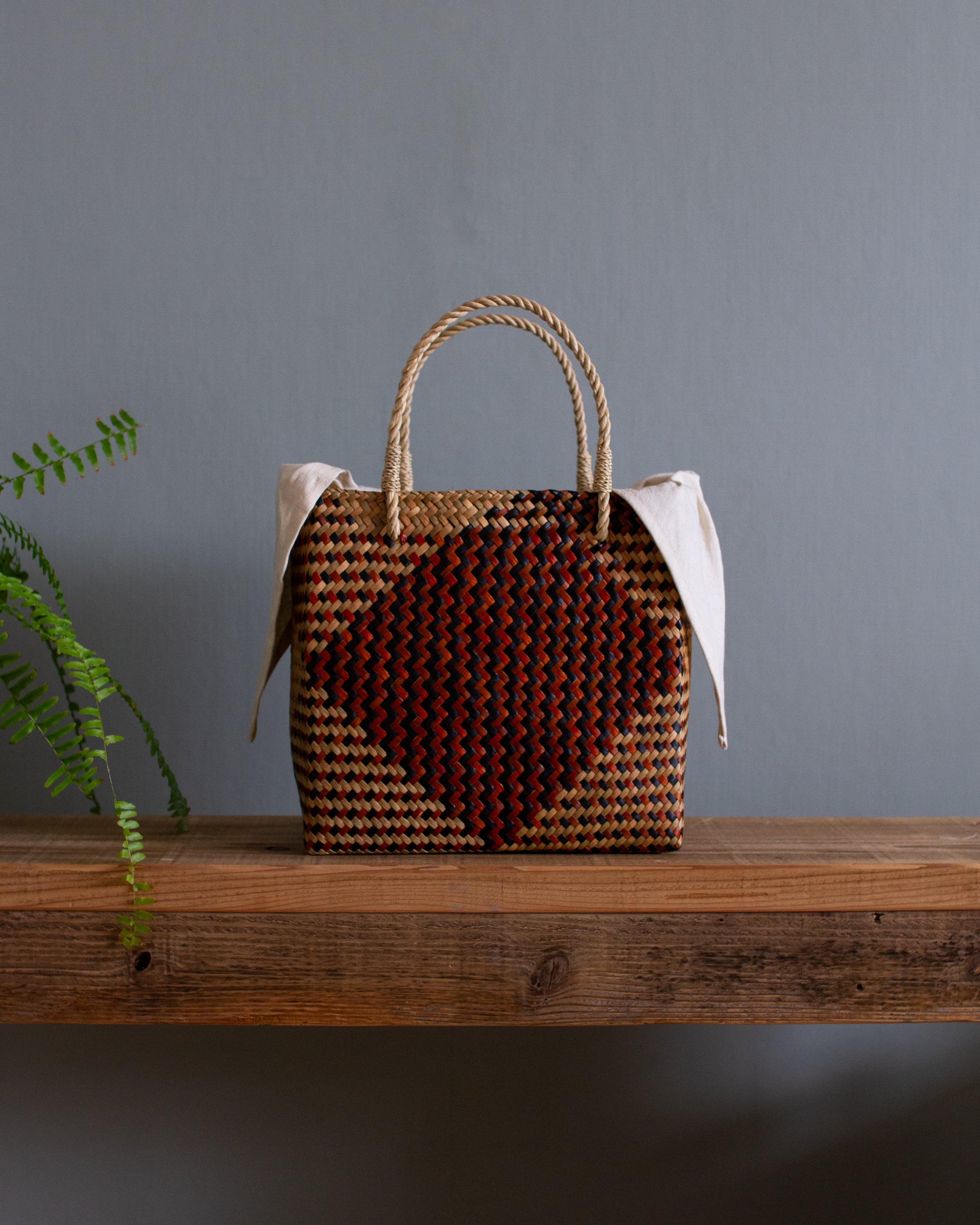 【From THAILAND】Woven Seagrass Bag <Little Square>