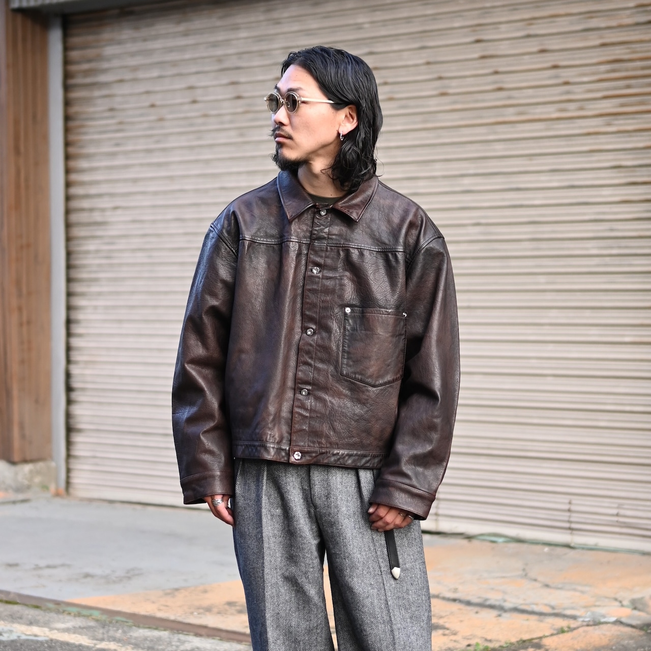 CCUの新作「TRUCKER JACKET」フェイデッドブラウンコーディネート