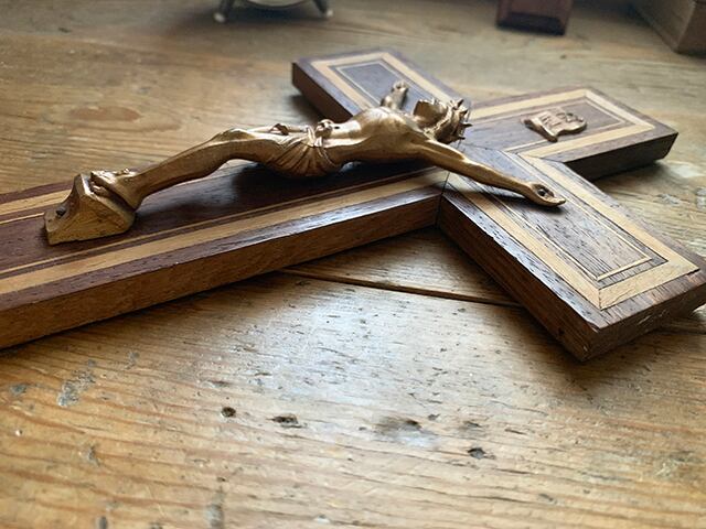 ラインの入った素敵な木製の十字架 フレンチアンティーク