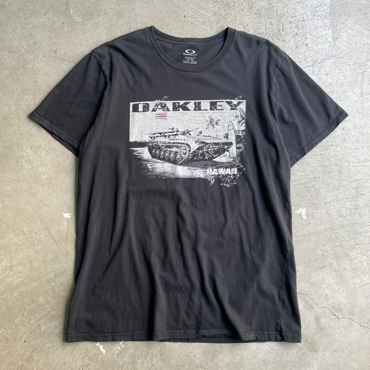 OAKLEY オークリー 戦車 HAWAII ハワイ プリントTシャツ メンズXL 古着 