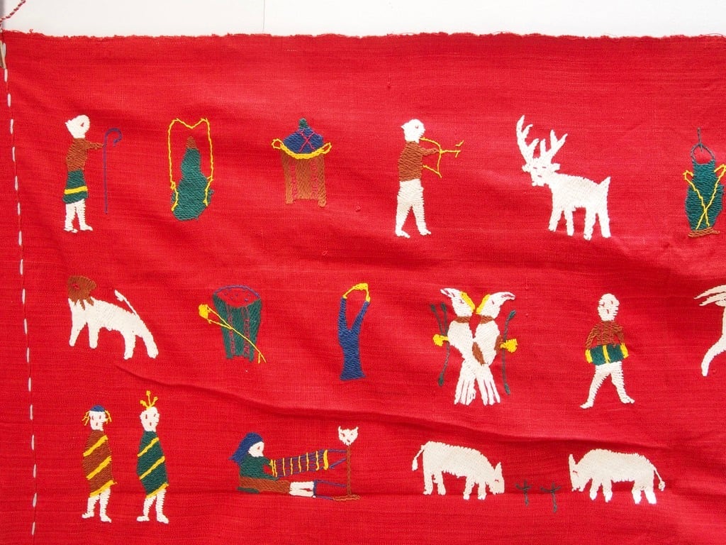 NAGA TRIBE - EMBROIDERY TAPESTRY / RED | casablanca