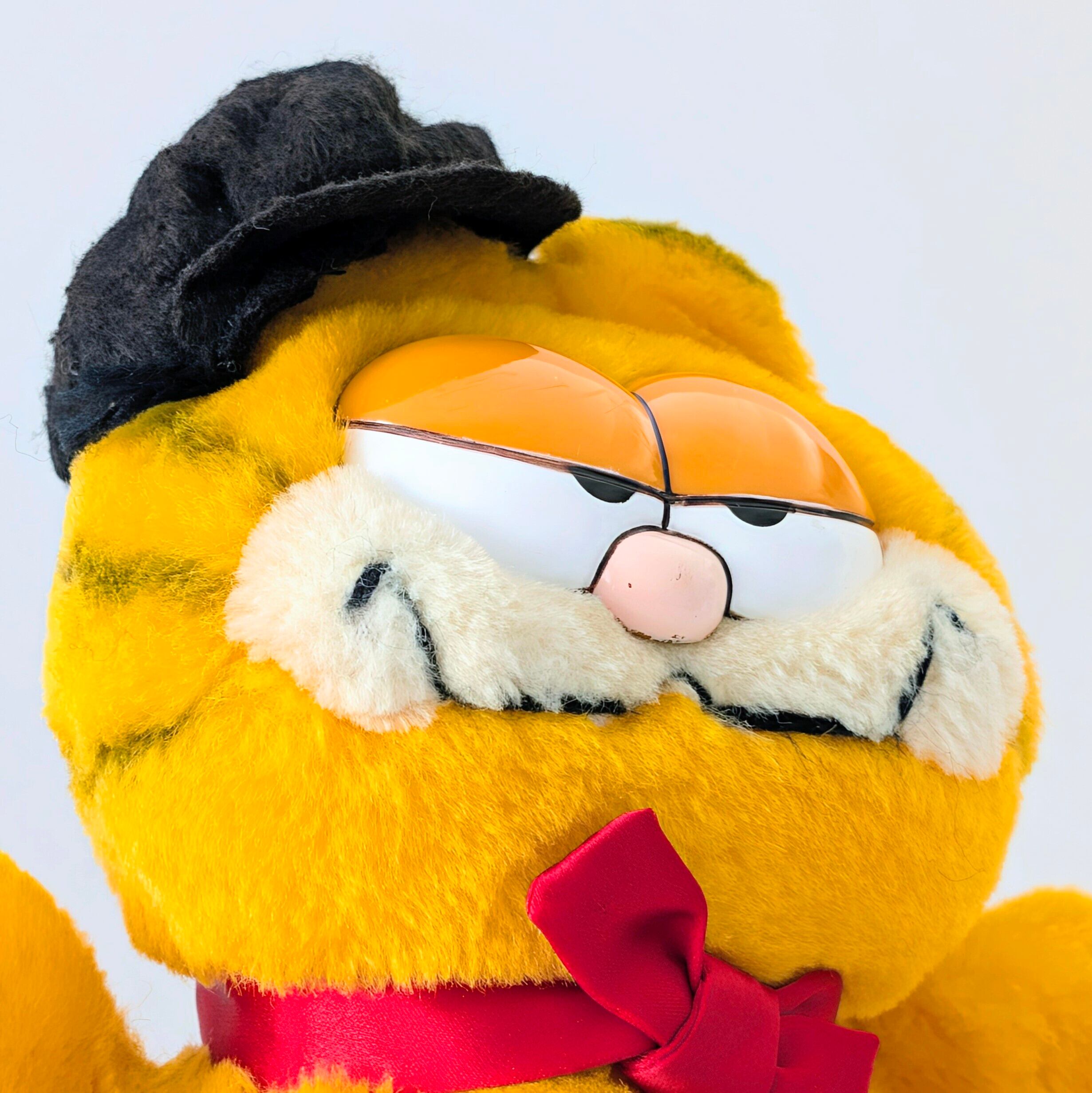 ☆ VINTAGE 1980年代初期 ☆【 Garfield ( ガーフィールド ) 】『 ガーフィールド キャスケット&蝶ネクタイ』ぬいぐるみ / プラッシュ / plush / 1980年代年製 〚アメリカン雑貨 アメトイ〛