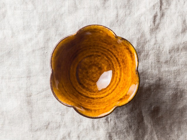 アメ釉 輪花高台鉢 （小鉢・豆鉢）／古谷 浩一