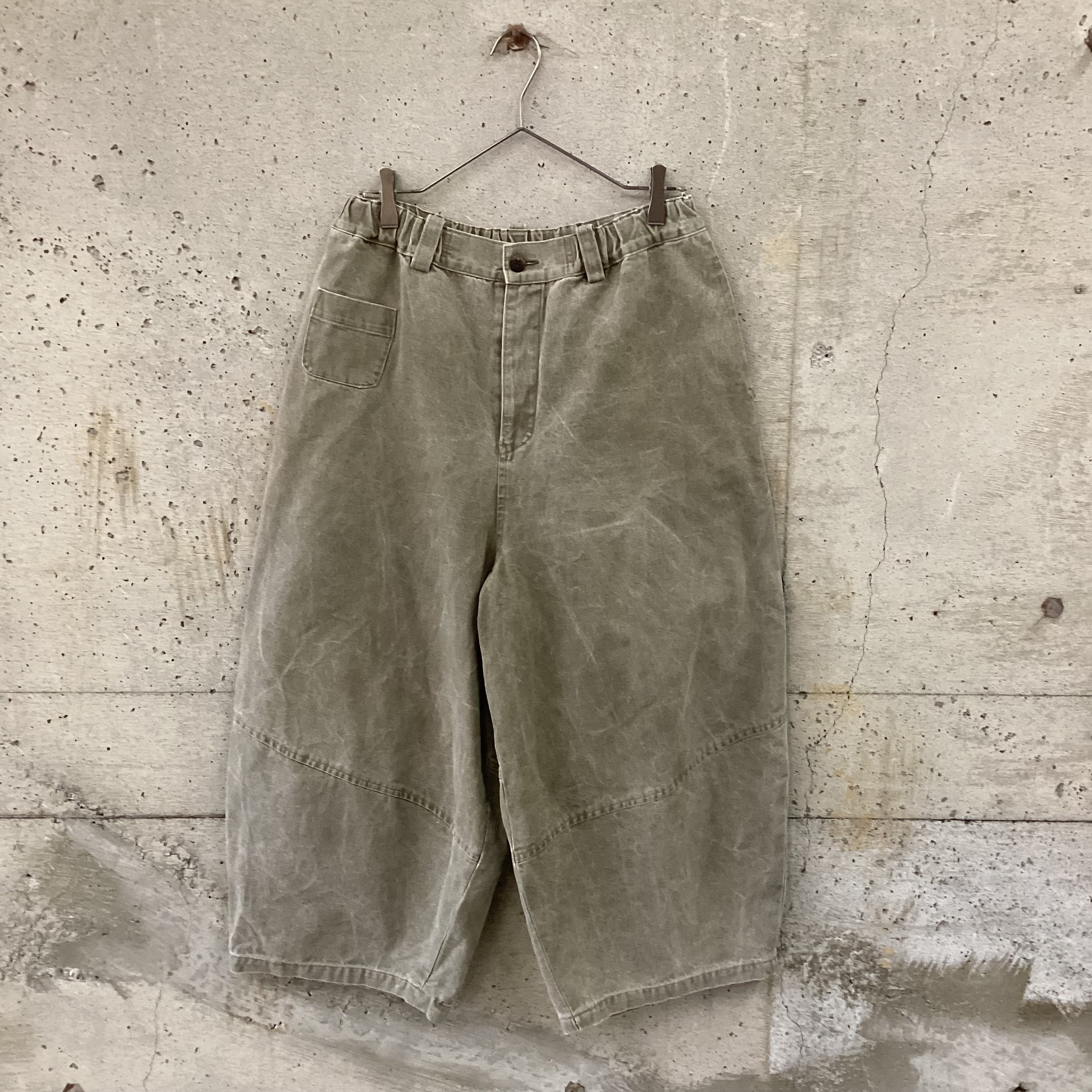 Wide-leg pants with tapered hem