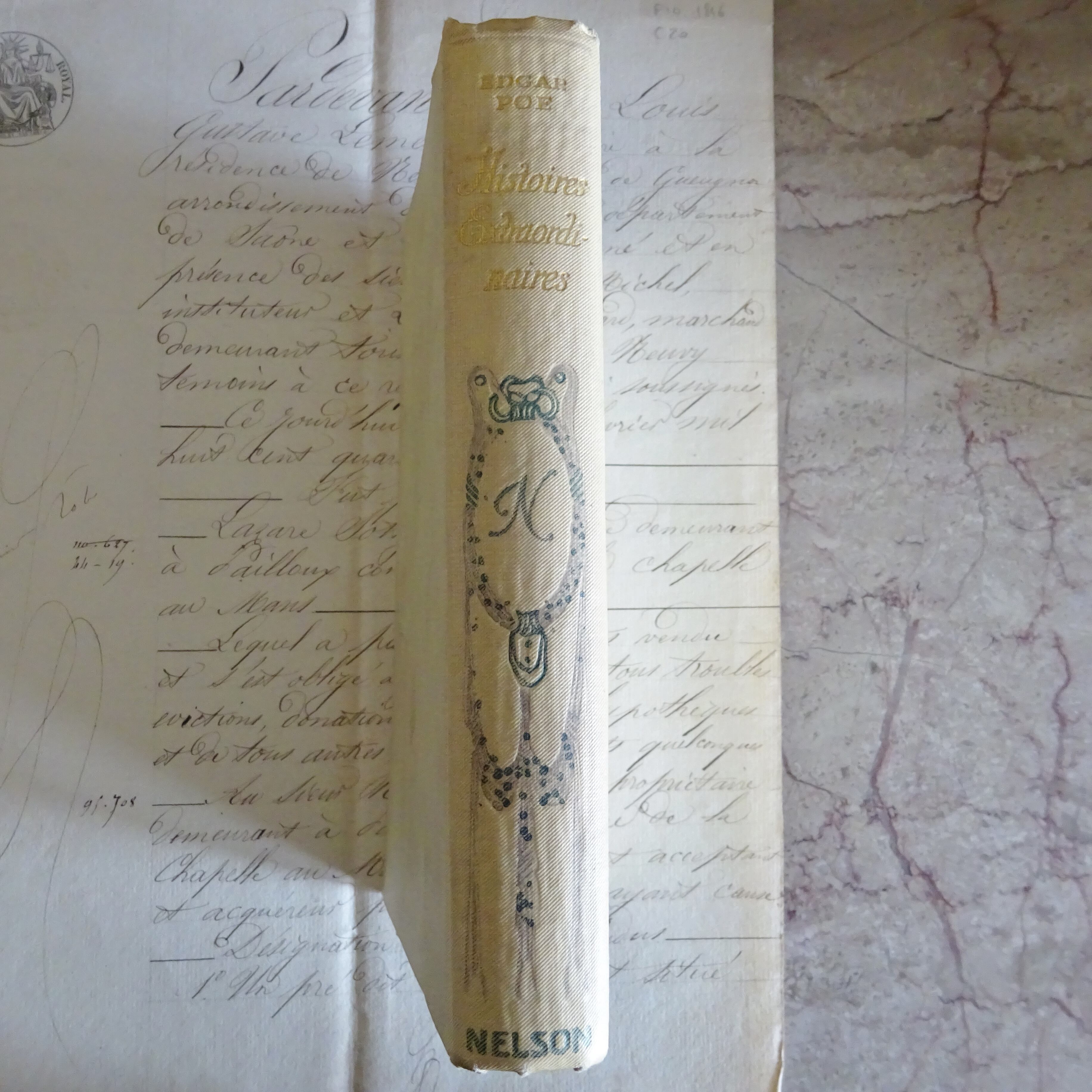 Livres anciens 《NELSON》Lettres dorées＊Nの本