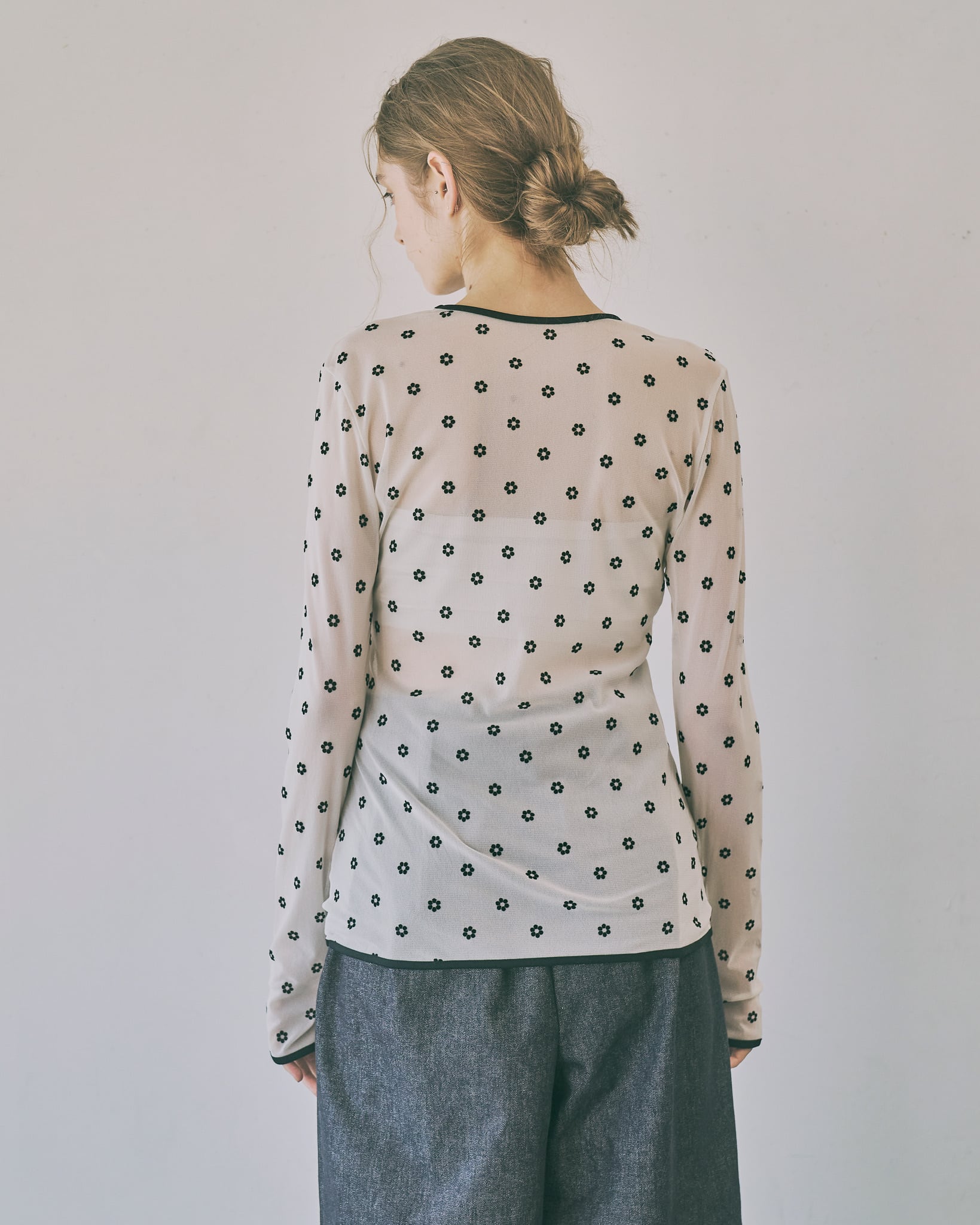 新品タグ付♡ hyeon sheer crew tops flower ヘヨン HYEON (ヘヨン) official online store