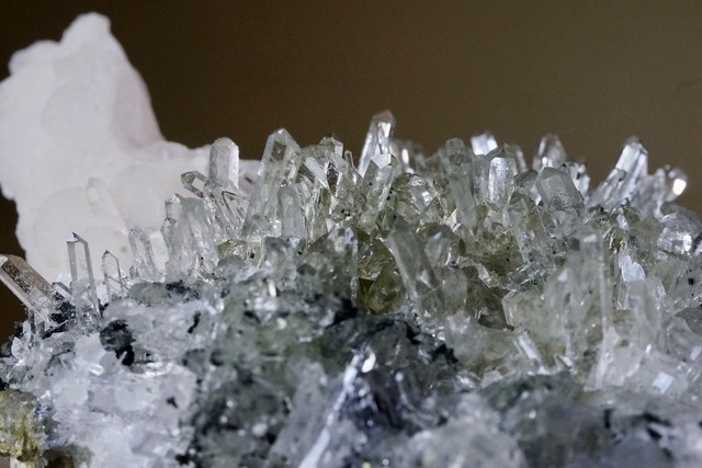 クォーツ/スファレライト/クローライト/カルサイト　Quartz/Sphalerite/Chlorite/Calcite