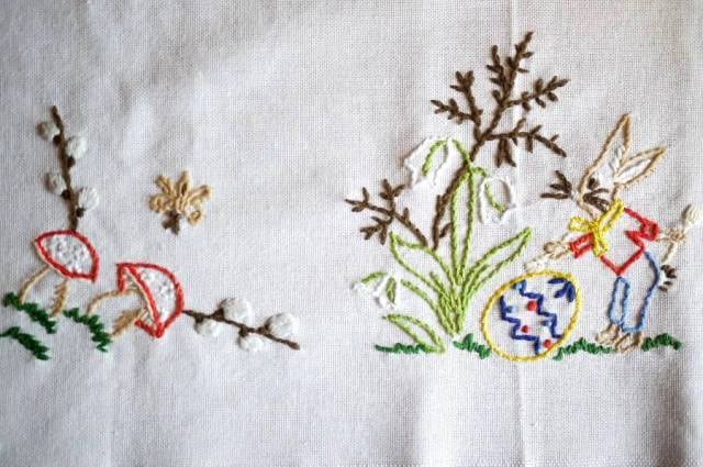 刺繍テーブルセンタークロス うさぎときのこ ハンドメイド 手仕事 ドイツ