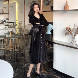 【送料無料】 ドレス ロングドレス ロング ミモレ 袖あり 長袖 Vネック Aライン フレア ボタン ベロア エレガント 可愛い 大人可愛い きれいめ シンプル カジュアル シック コンサバ 華やか 大人 上品 おしゃれ お洒落 こなれ感 高見え ラフ 無地 秋 冬 30代 40代 レディース 女性用 ママ デート お出かけ 女子会 お呼ばれ 休日 お茶会 授業参観 結婚式 二次会 パーティ 演奏会 普段使い オルチャン 韓国 ファッション コーデ 体型カバー 定番 着痩せ 垢抜け 黒 ブラック