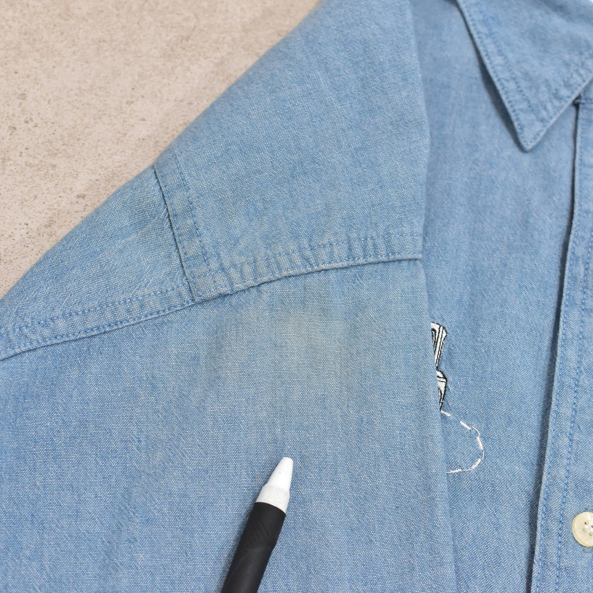 90s LOONEY TUNES Bugs Bunny embroidery chambray shirt | 古着屋 90s LOONEY TUNES Bugs Bunny embroidery chambray shirt | 古着屋