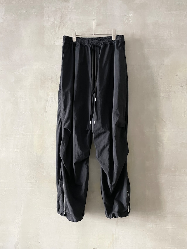 T/f F5 water repellent lightweight nylon easy baggy zip pants - black