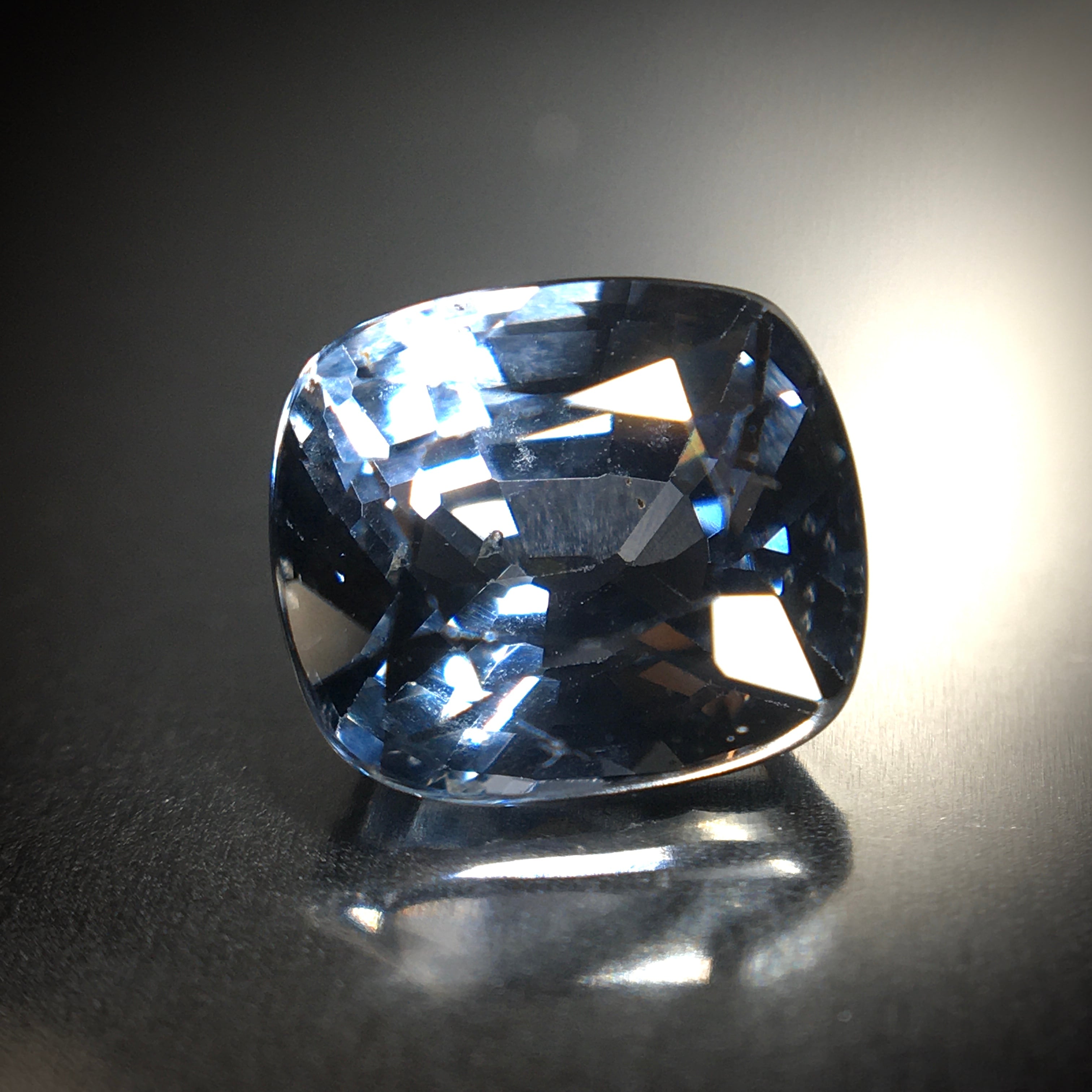 Steel Blue” 1.7ct UP 天然グレイッシュブルー スピネル | Frederick's