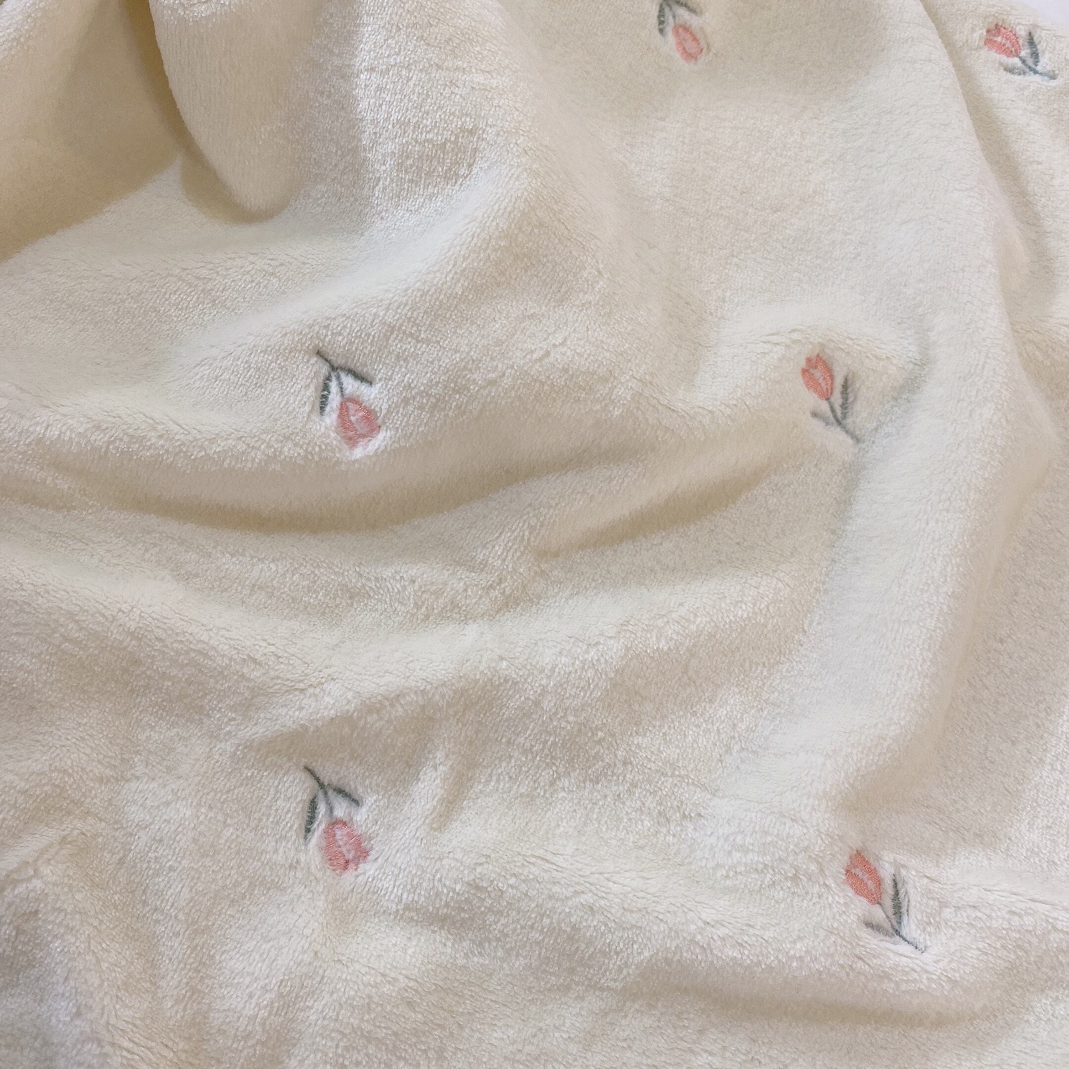 もこもこ刺繍ブランケット