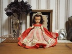 薔薇のつぼみリボンと赤のドレス　「Nancy Ann Story Book Doll」（ヘア粉浮きあり） 画像1