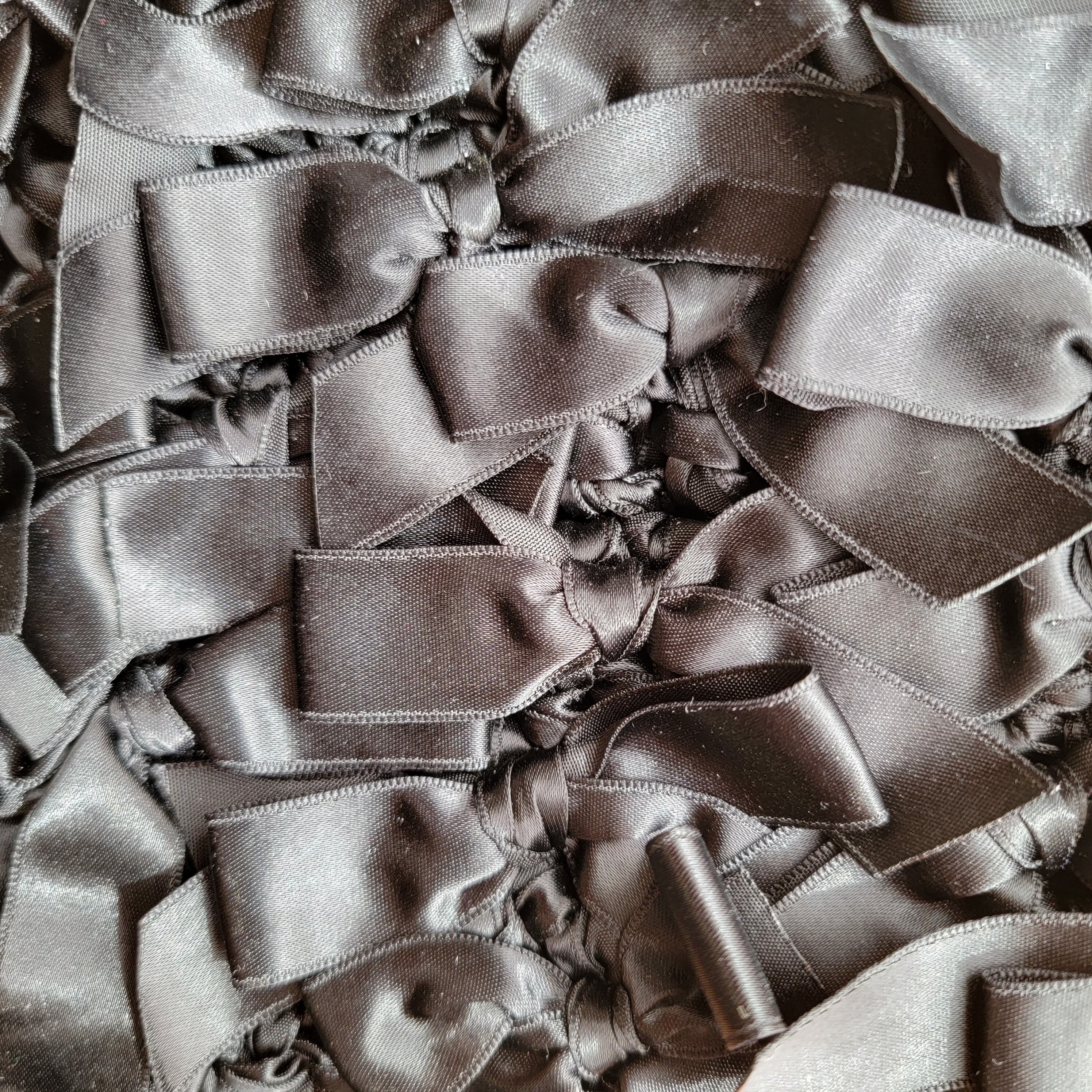 サテンリボン編みバッグ リボン付ブラック | Pay ID