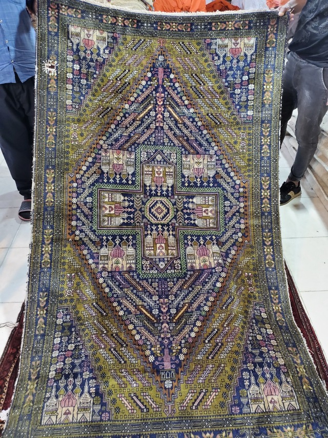 絨毯クエスト48【No.8】 ※現在、こちらの商品はイランに置いてあります。ご希望の方は先ずは在庫のご確認をお願いします。