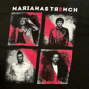 【GILDAN】マリアナス・トレンチ バンドTシャツ プリントTシャツ MARIANAS TRENCH ロゴ フォトプリント バンt ロックt 黒t 2XL ビッグサイズ 半袖 夏物 us古着