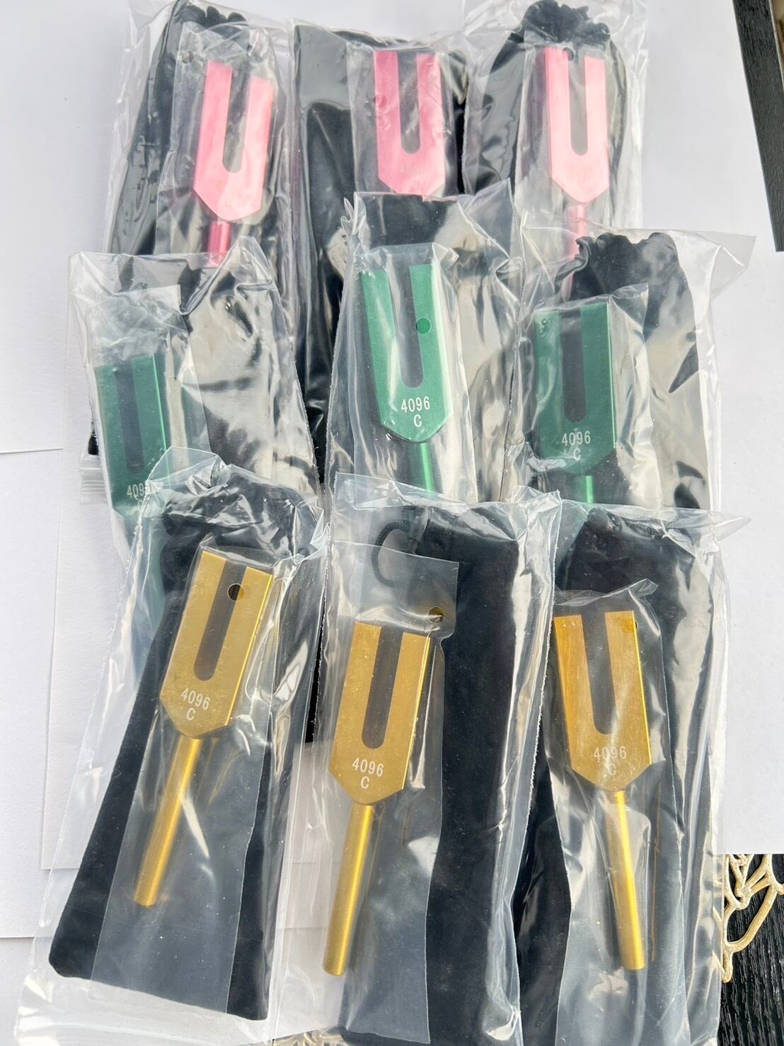 ☆クリスタルチューナー 天然水晶ポイント4点セット 4096 音叉浄化